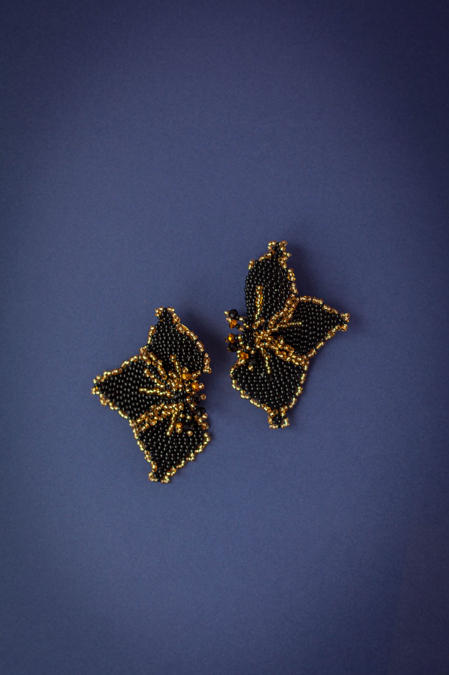 Beaded Orquidea Black Earring